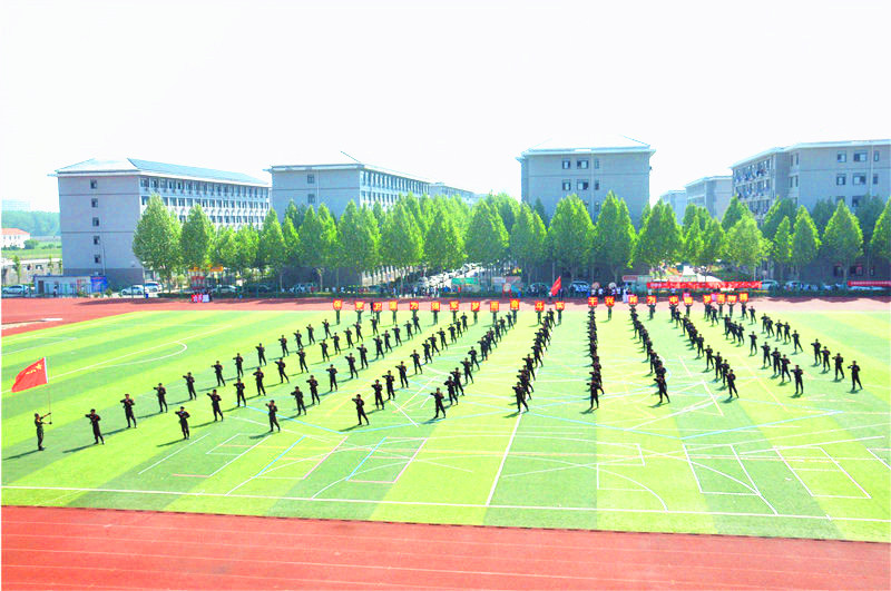 汽車與機(jī)電工程學(xué)院 《大國軍魂----強(qiáng)軍筑夢展國威》